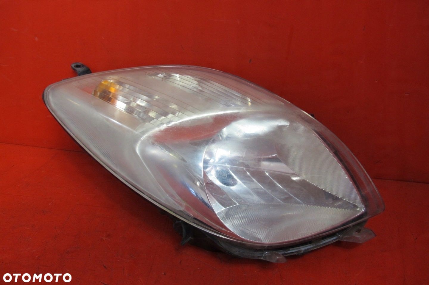 TOYOTA YARIS 2 II P9 05-09 LAMPA REFLEKTOR PRAWA PRZÓD PRZEDNIA 81110-0D120 - 1