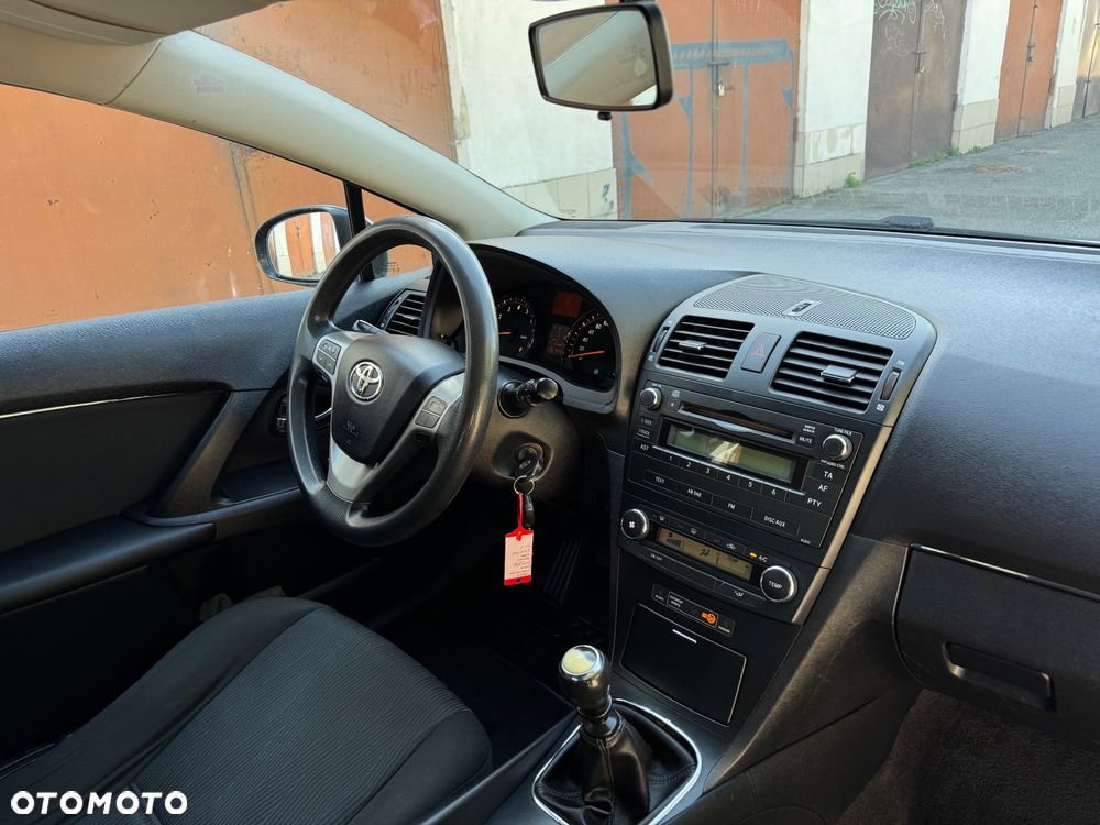 Toyota Avensis 1.6 Luna - 18