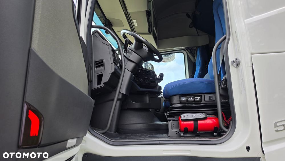 Volvo ///FH///500///2023/// GLOBETROTTER///XXL///FULLLED/// VIRTUAL COCPIT///KLIMATYZACJA POSTOJOWA///ALUFELGI///RADARY/// KAMERA///WYŚWIETLACZ OBCIĄŻENIA/// ZABUDOWY MIĘDZYOSIOWE/// STAN BARDZO DOBRY - 28