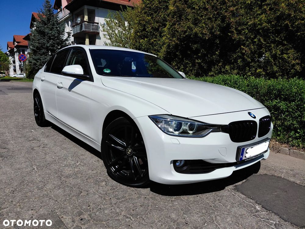 BMW Seria 3 320i Sport Line - 38