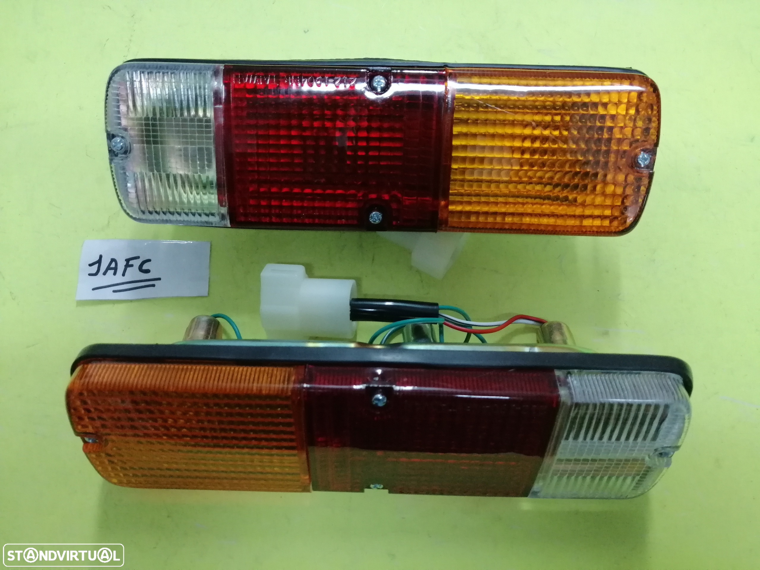 Farolins trás Toyota Land Cruiser BJ40 BJ45 Hilux (Novos) - 2