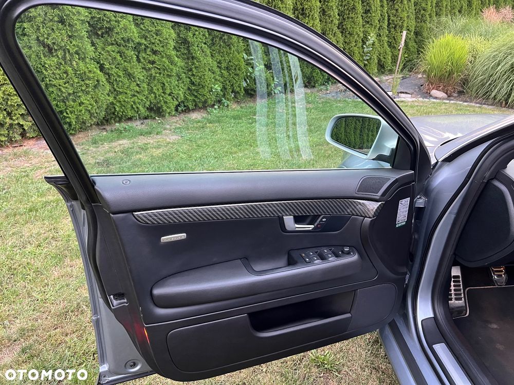 Audi RS4 Limousine - 13