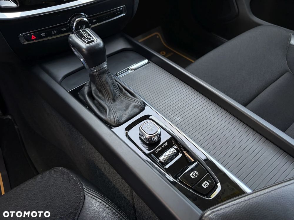 Volvo V60 D4 Geartronic Momentum Pro - 31