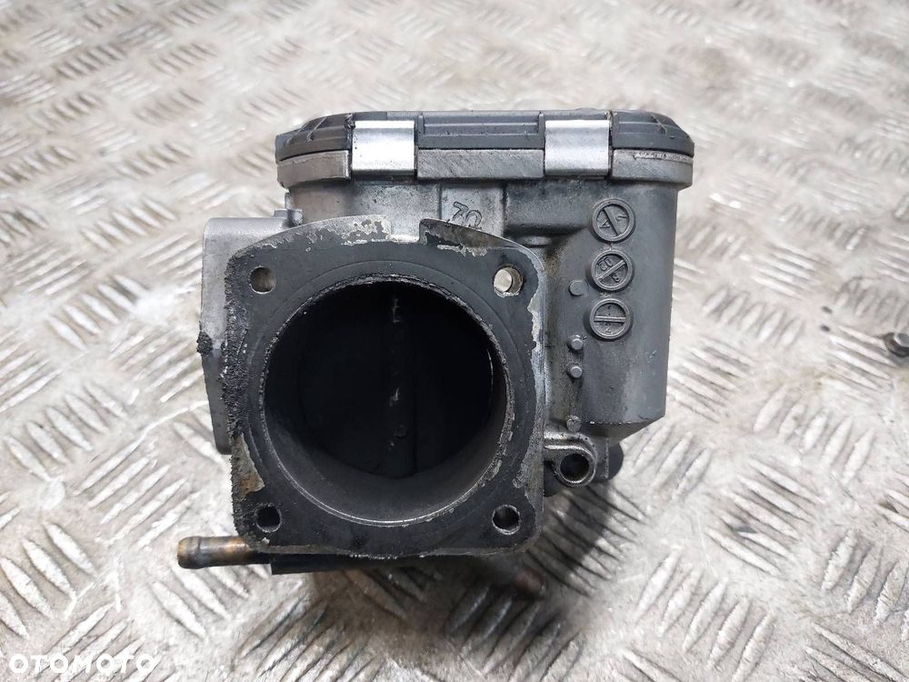 PRZEPUSTNICA AUDI A4 B6 2.0 20V 06D133062 - 3