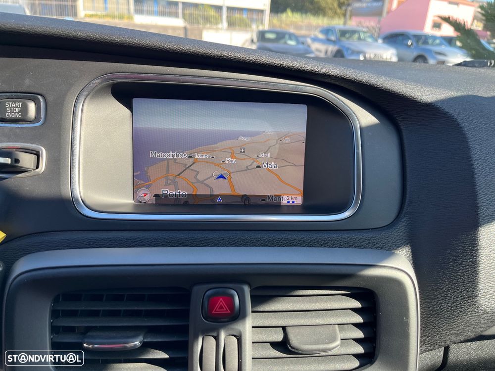 Volvo V40 2.0 D3 Momentum - 32