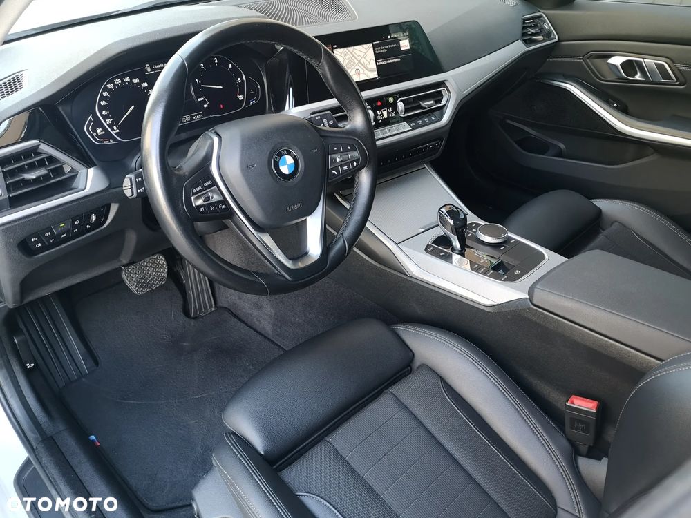 BMW Seria 3 320d xDrive - 13