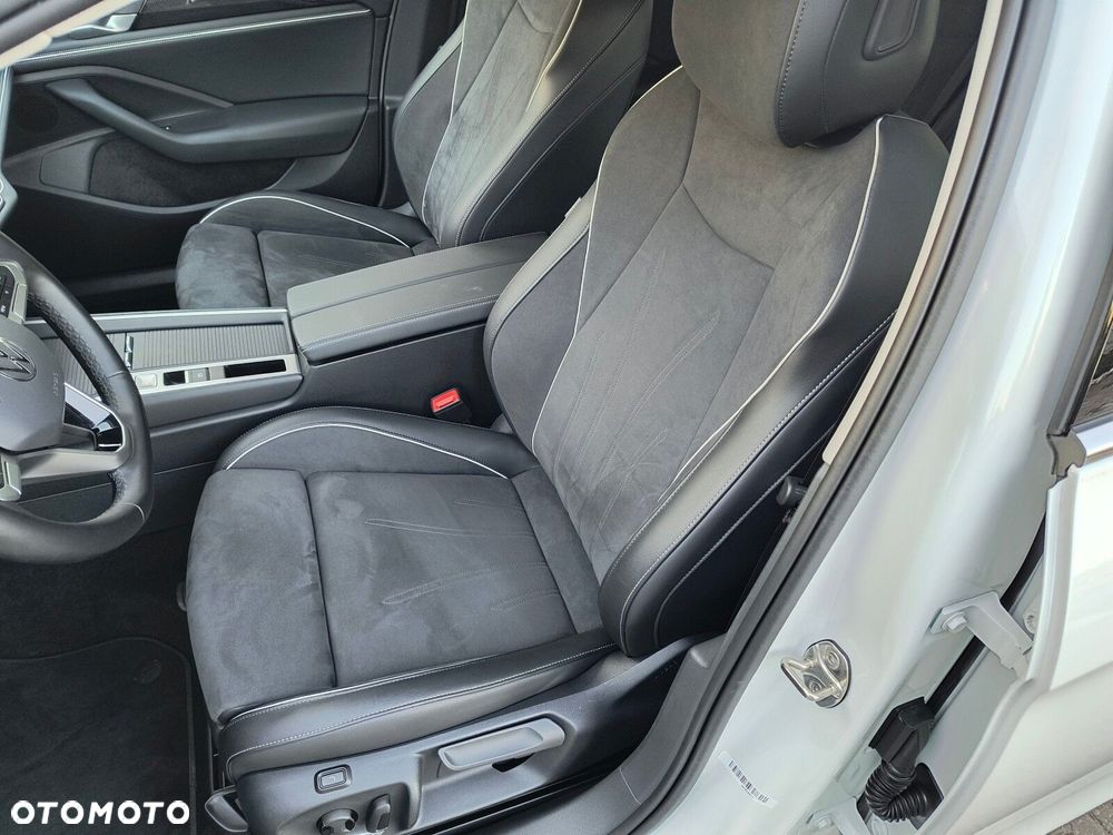 Volkswagen Passat - 12