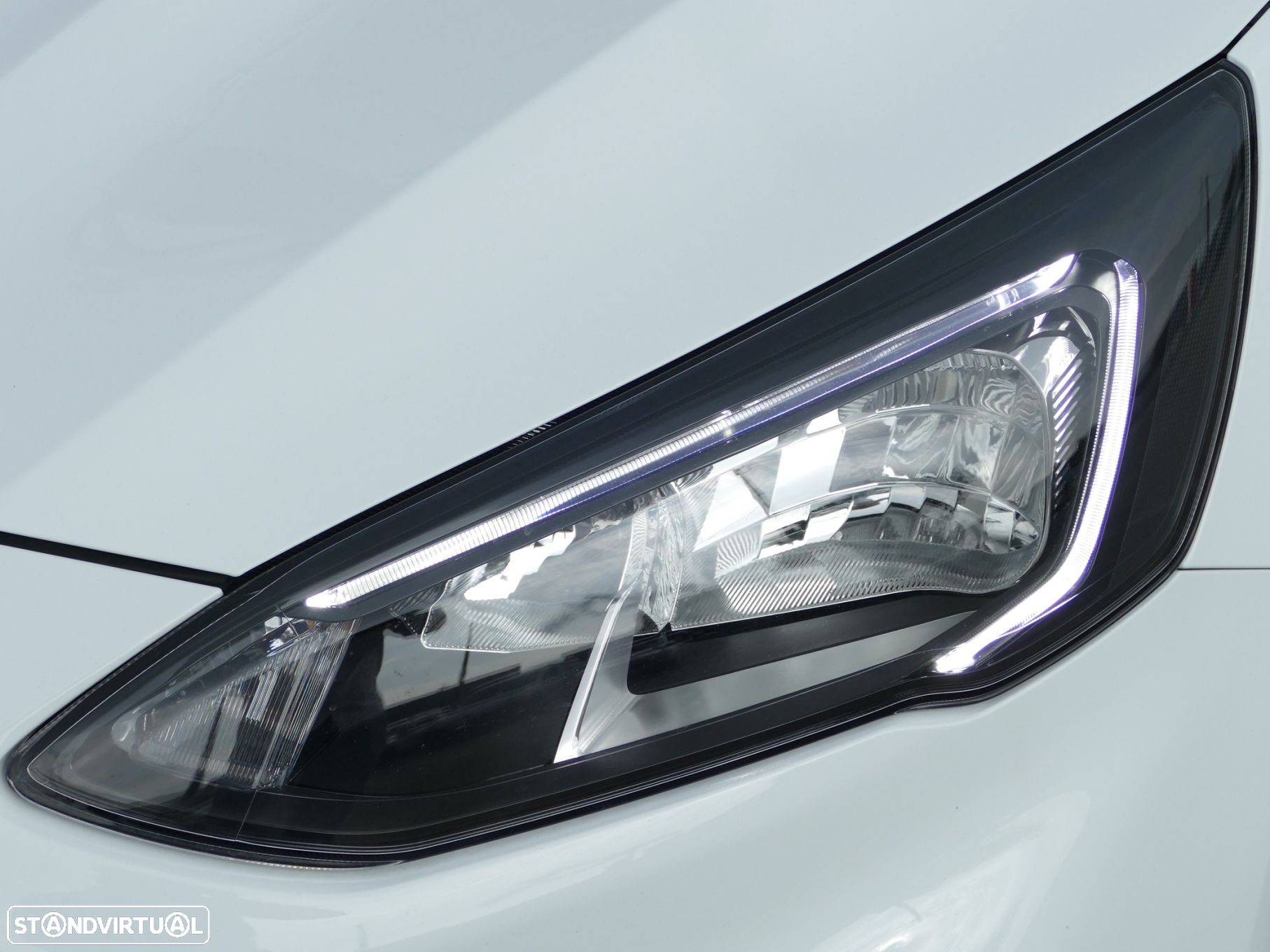 Ford Focus 1.0 EcoBoost MHEV ST-Line X - 5