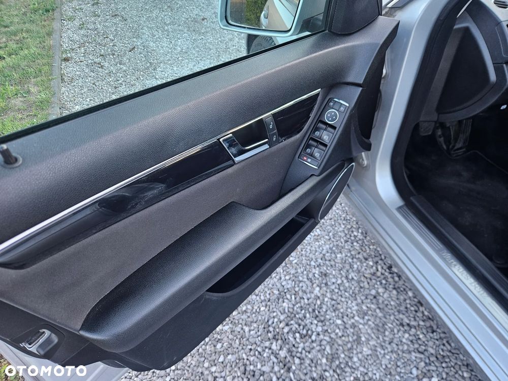 Mercedes-Benz Klasa C 180 Kompressor BlueEFFICIENCY - 17