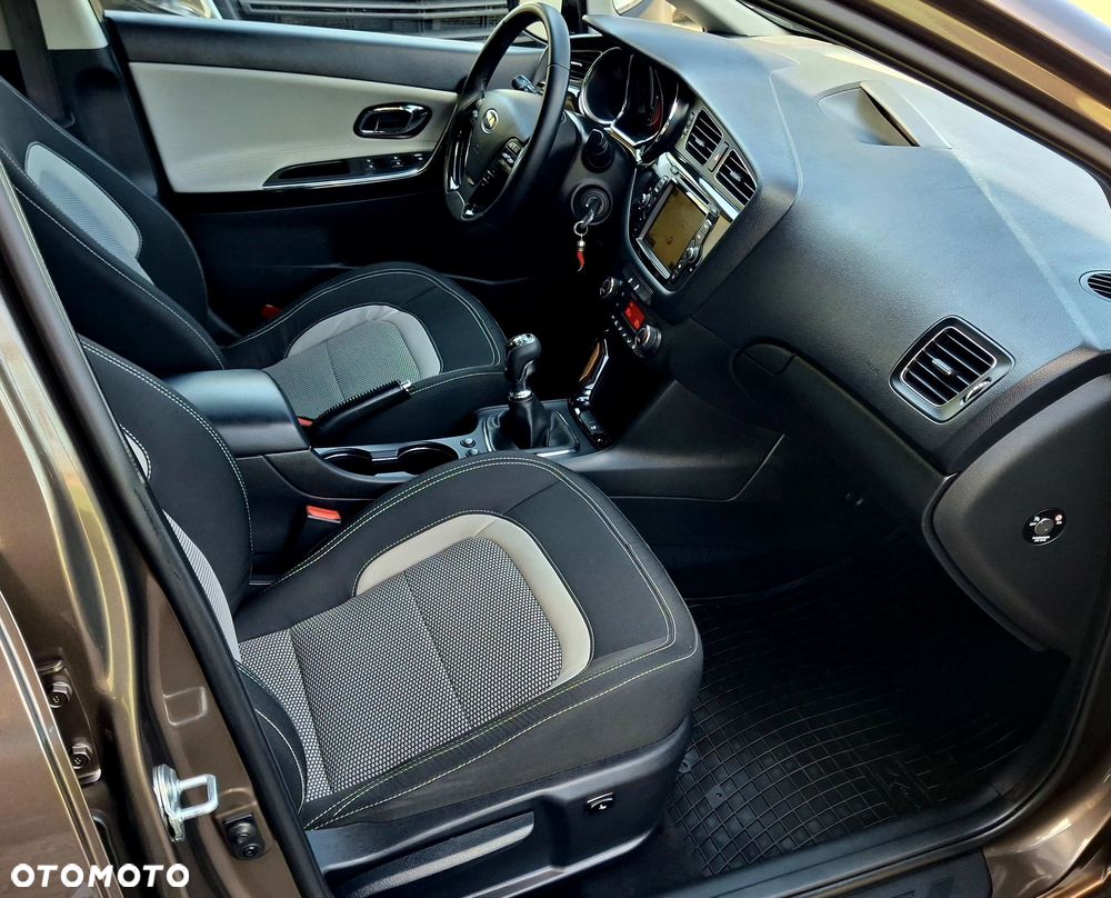 Kia Ceed 1.6 GDI Platinum Edition - 25