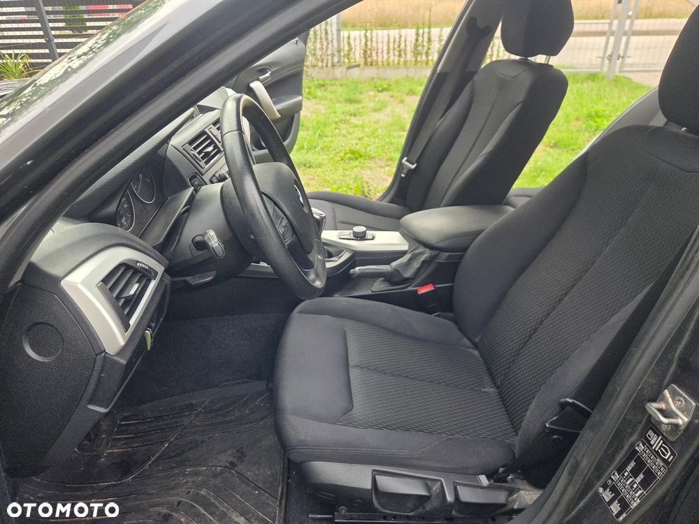 BMW Seria 1 116d DPF - 16