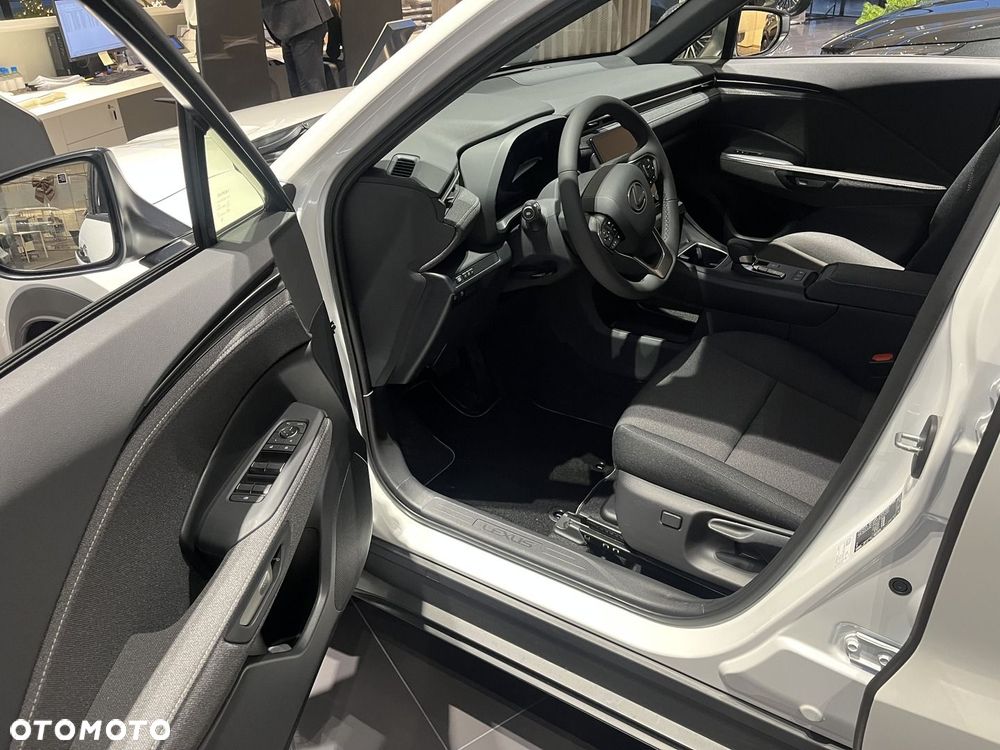 Lexus LBX 1.5 Hybrid - 5