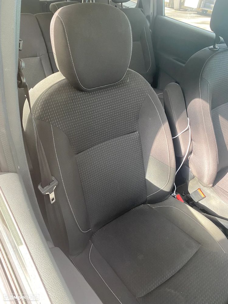 Dacia Lodgy 1.5 Blue dCi Stepway 7L - 10