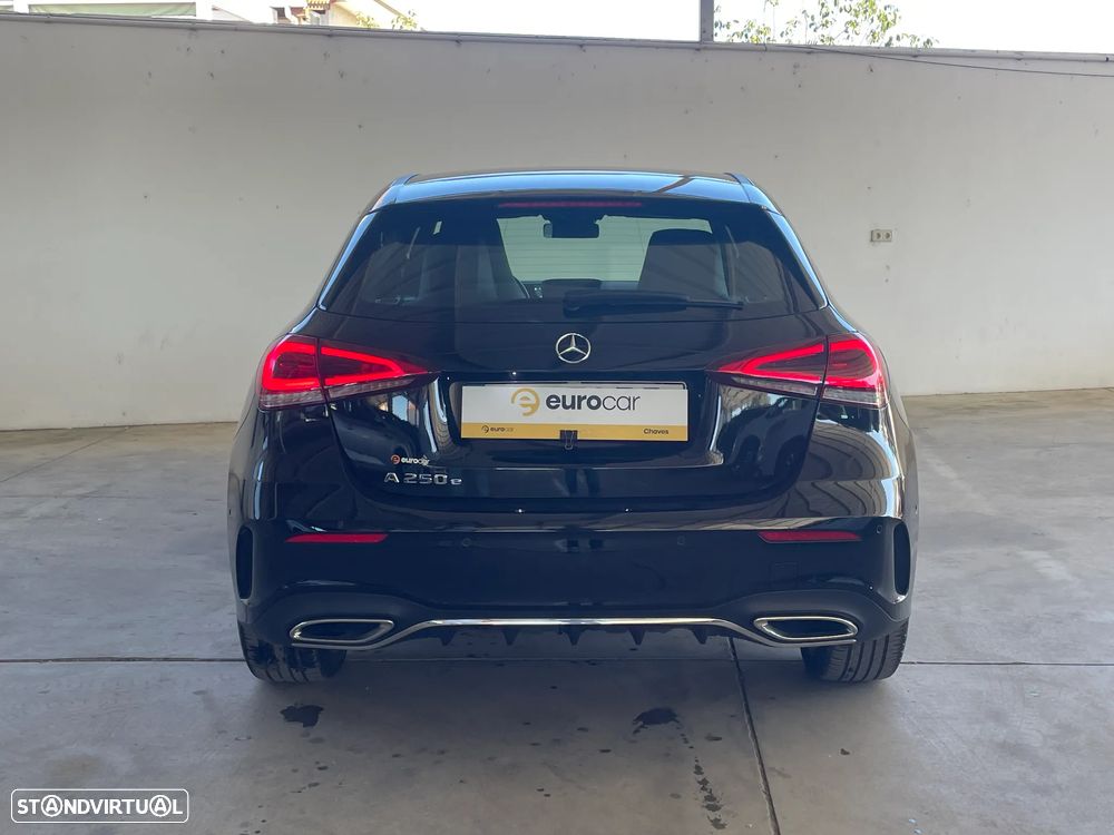 Mercedes-Benz A 250 e 8G-DCT AMG Line - 4