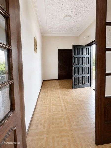 Apartamento T4 com garagem fechada - Grande imagem: 3/8
