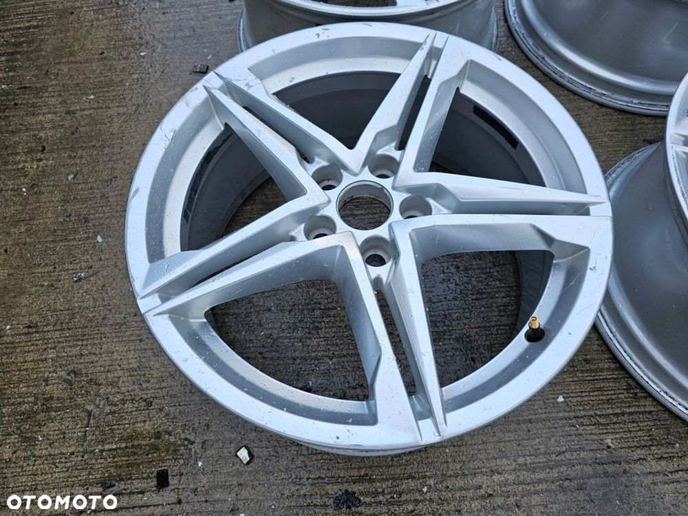 FELGA FELGI AUDI A4 B9 A5 8W R 18 ET40 8W0601025R - 1