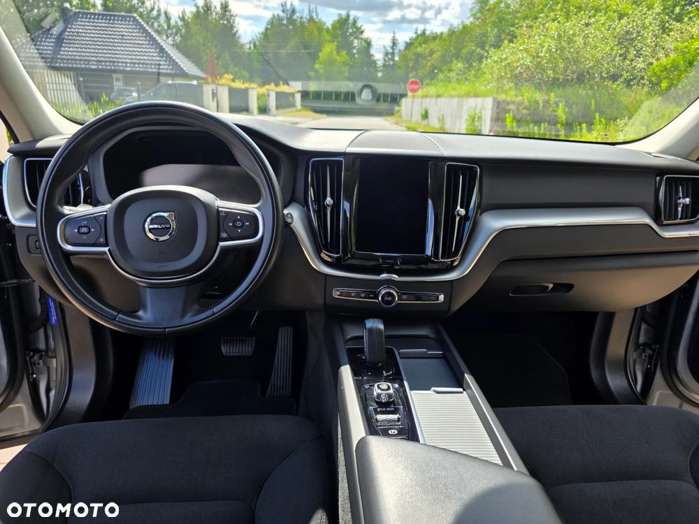 Volvo XC 60 T4 Momentum Pro - 40