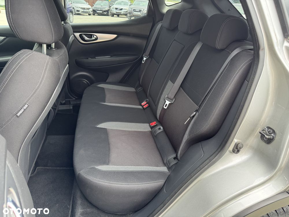 Nissan Qashqai 1.3 DIG-T N-Connecta DCT - 22