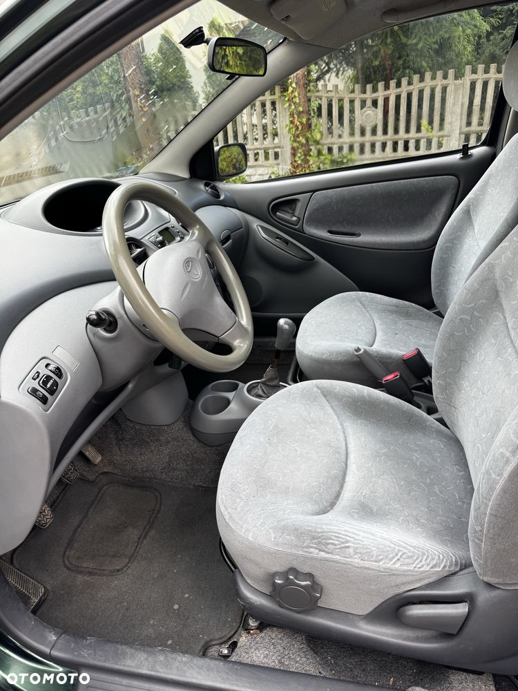 Toyota Yaris - 4