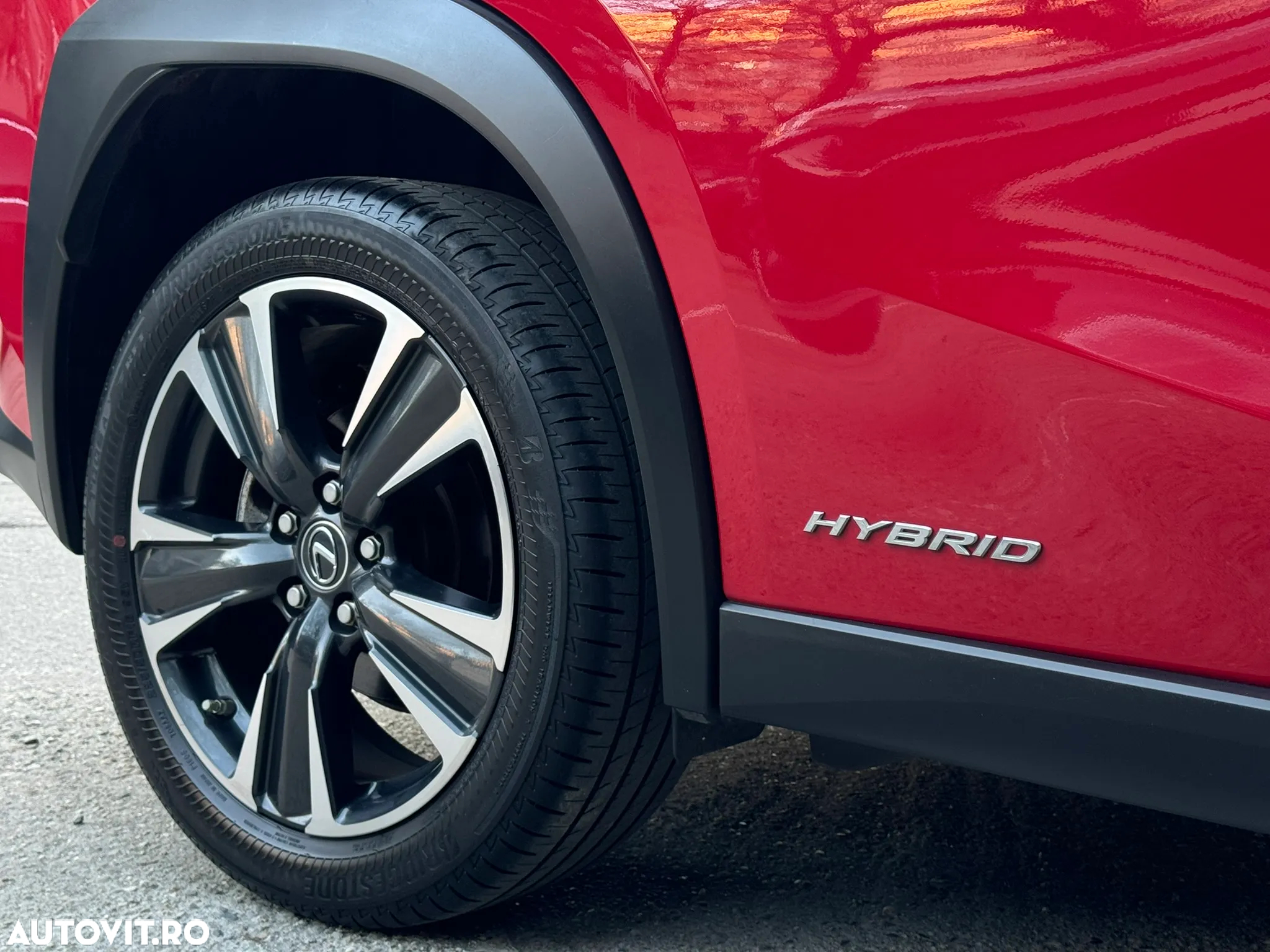 Lexus UX 250h 2.0L HEV 20H- (178 HP) 4X2 CVT Executive - 11