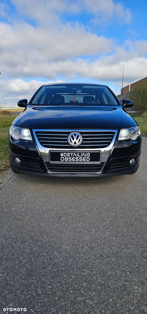 Volkswagen Passat - 1