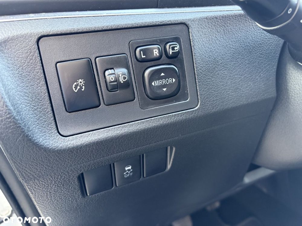 Toyota Verso 1.6 D-4D Prestige - 23