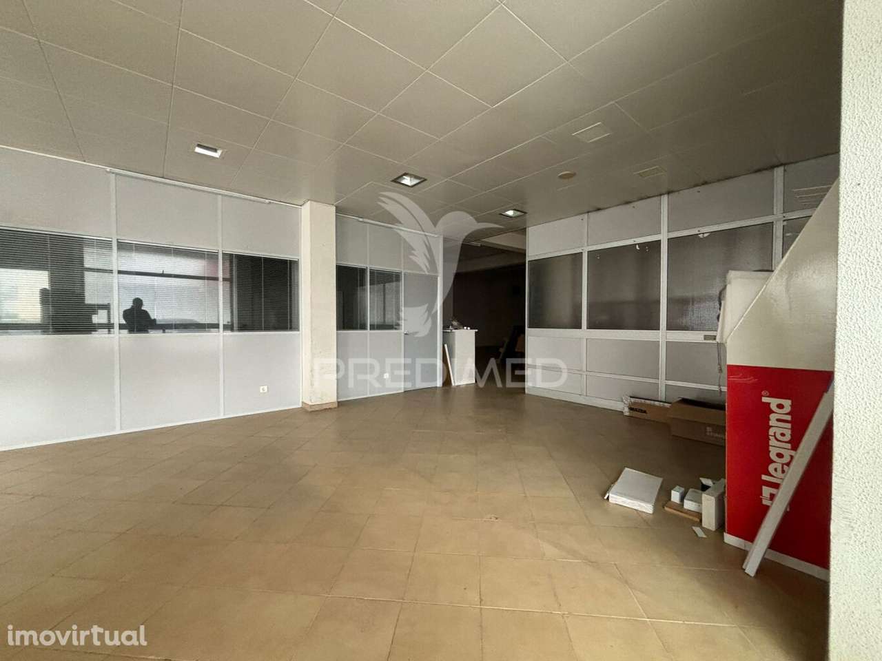 Loja e estacionamento Avenal - Grande imagem: 5/20