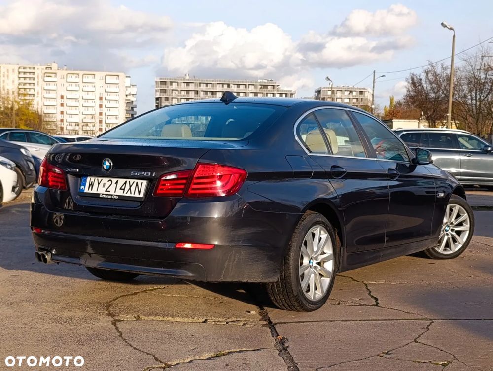 BMW Seria 5 528i xDrive Modern Line - 26