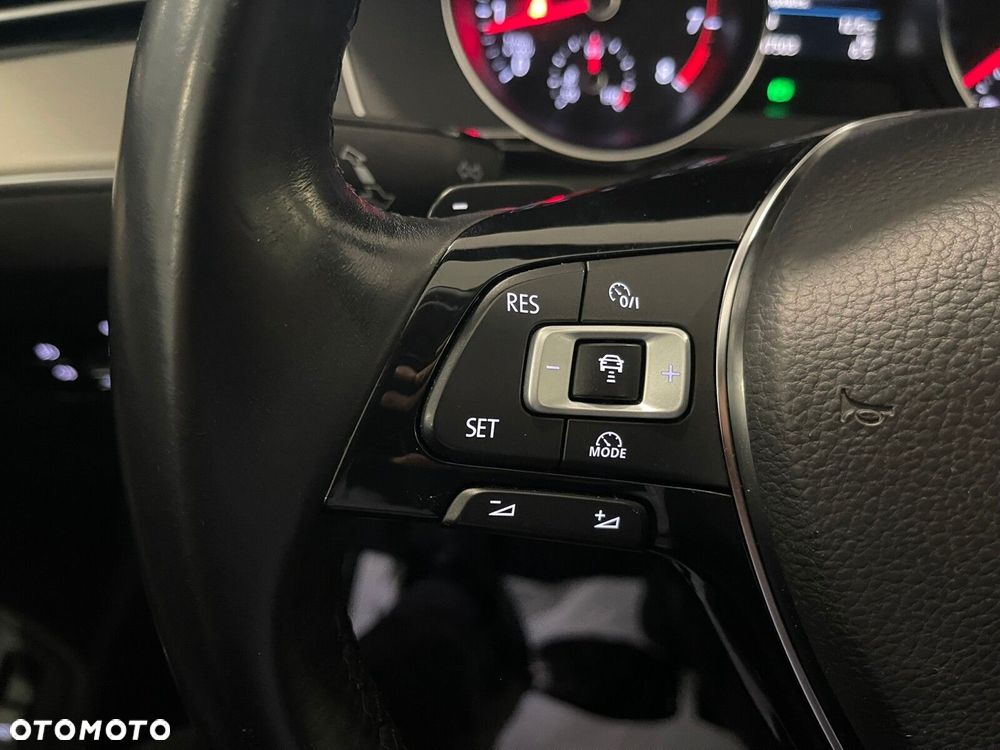 Volkswagen Passat - 29