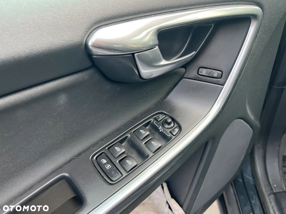 Volvo XC 60 D4 Geartronic Momentum - 18