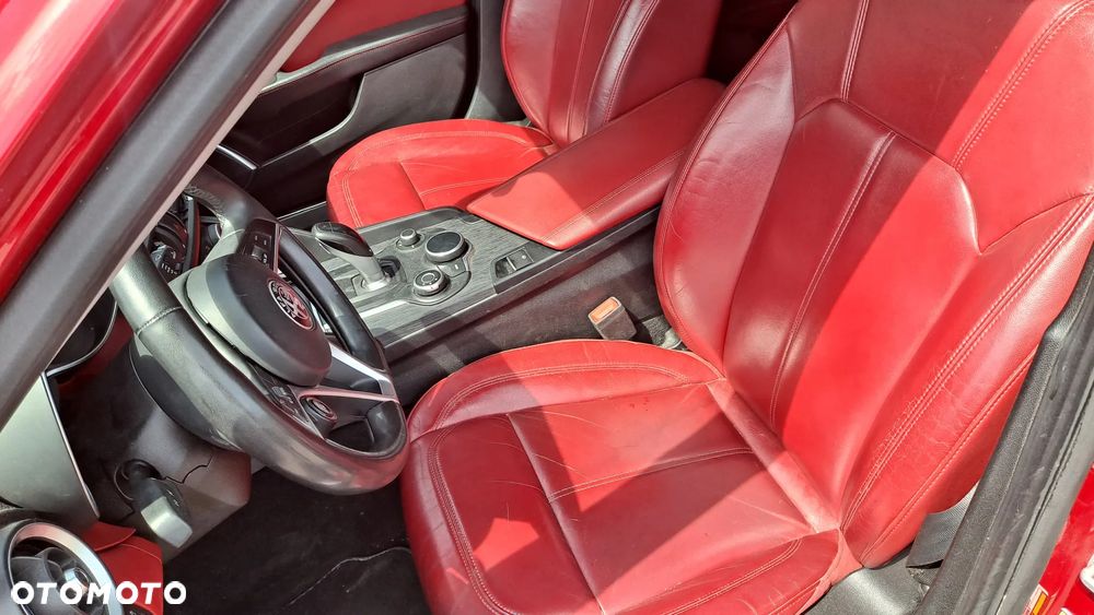Alfa Romeo Giulia 2.0 Turbo 16V AT8 Veloce Ti - 8