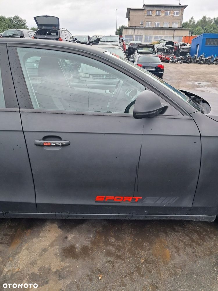 Audi A4 B8 Drzwi prawy przód czarny mat - 1