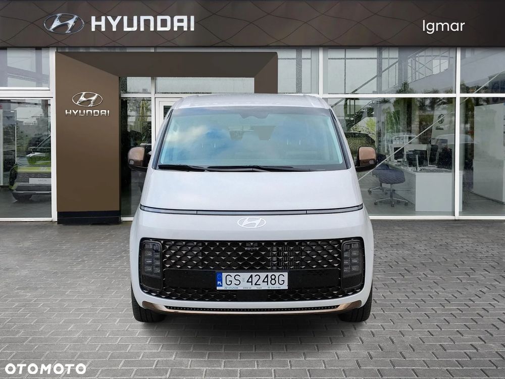 Hyundai Staria 1.6 T-GDI HEV Luxury - 7