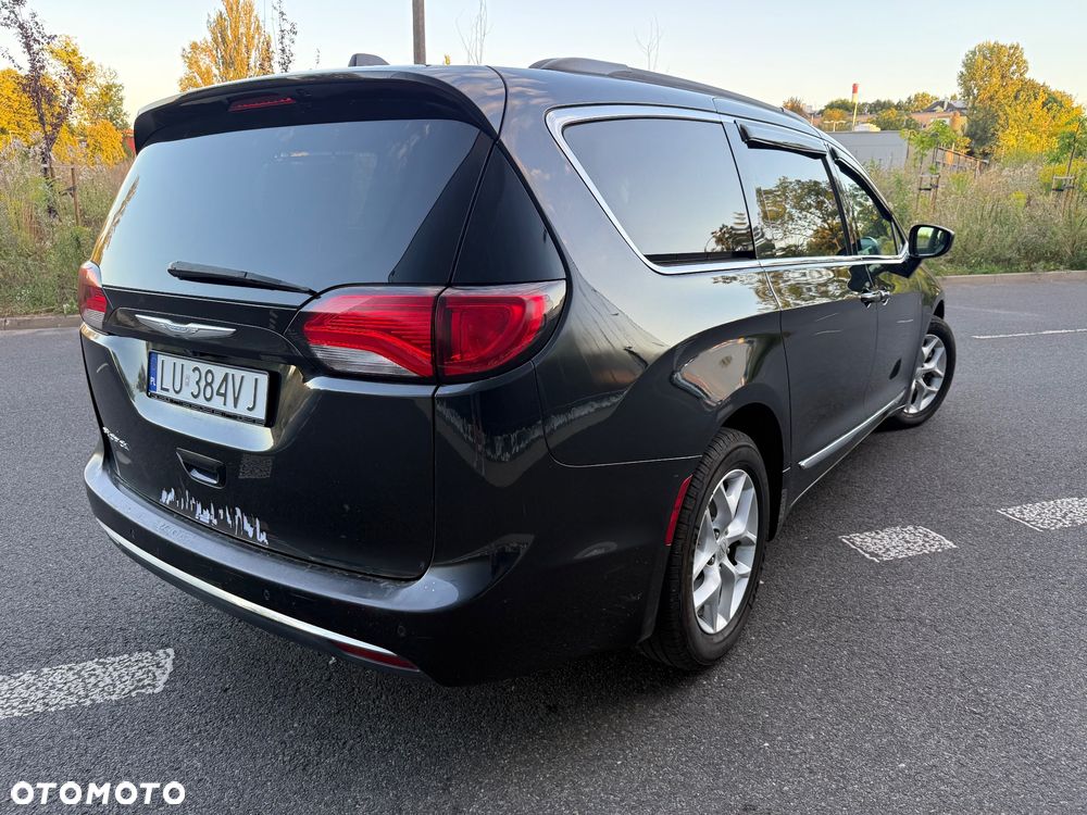 Chrysler Pacifica - 5