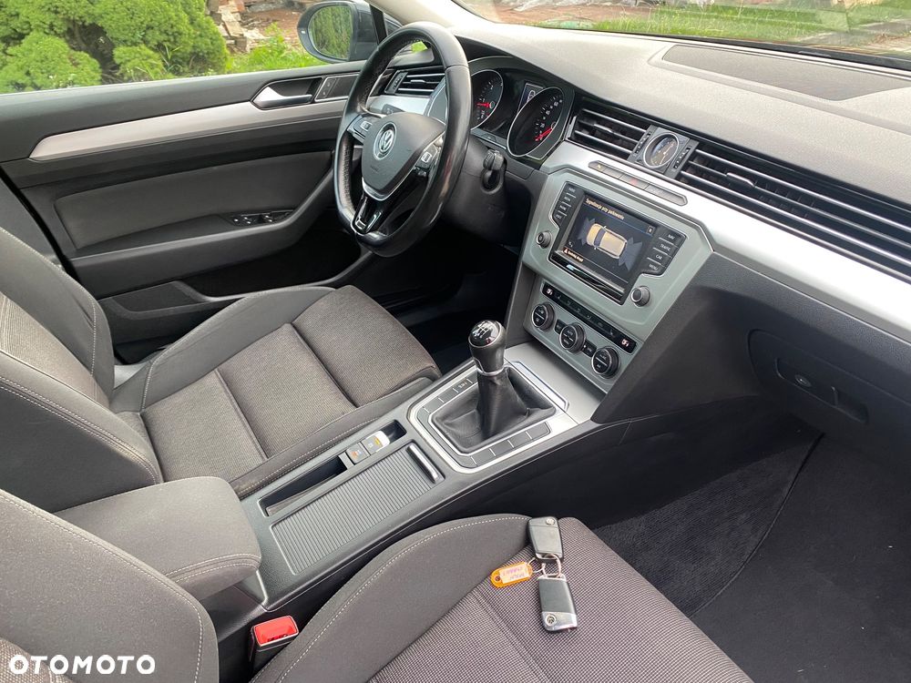 Volkswagen Passat - 17