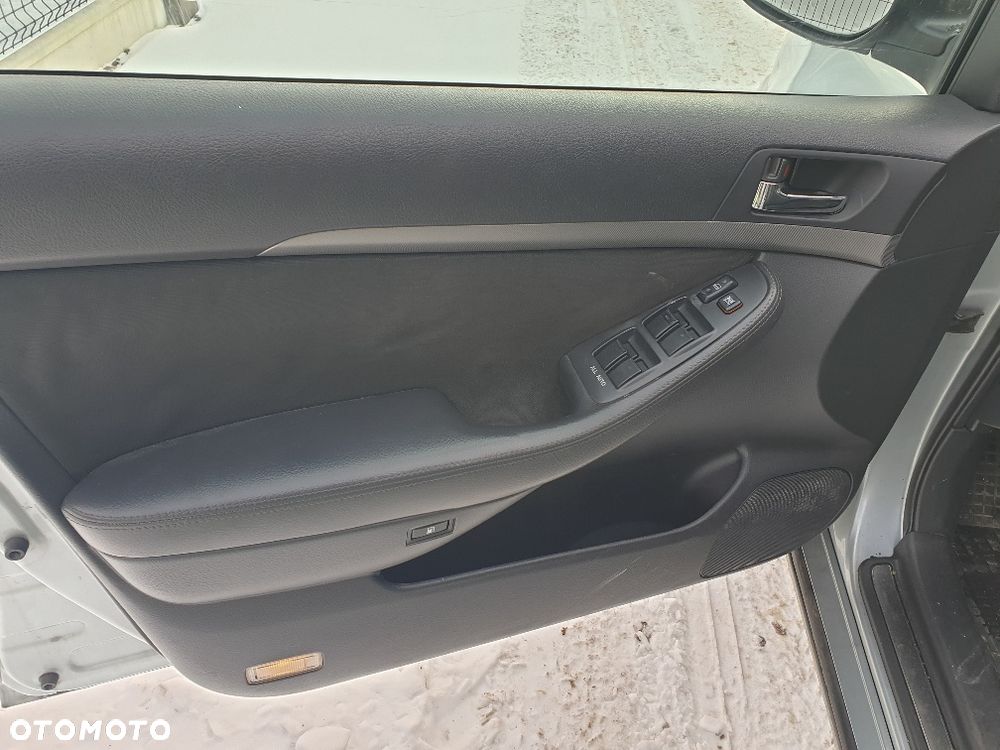 Toyota AVENSIS 2,0 D-4D 126 KM z 2007r - 7