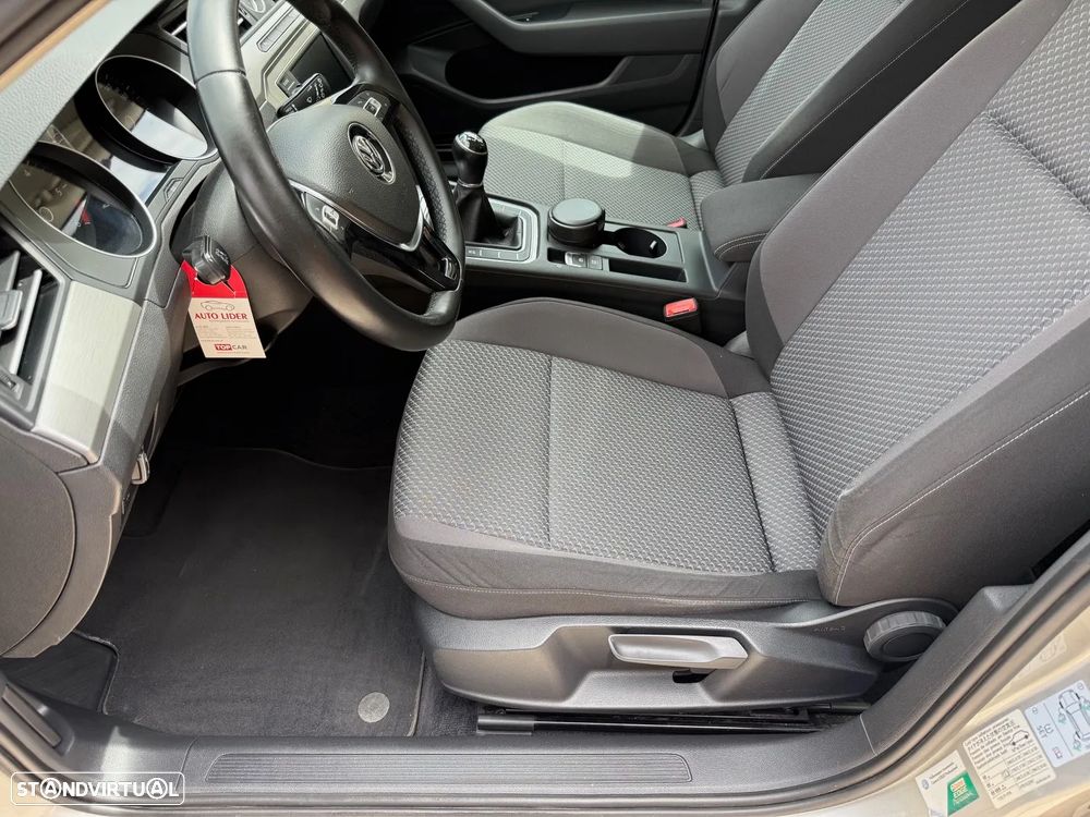 VW Passat Variant 1.6 TDI BlueMotion - 17