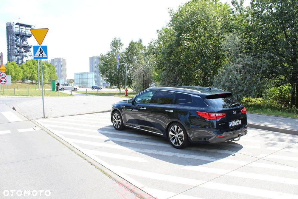 Kia Optima 2.0 L - 8