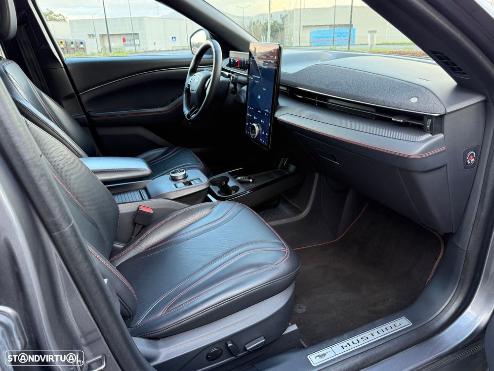 Ford Mustang Mach-E AWD PREMIUM - 25