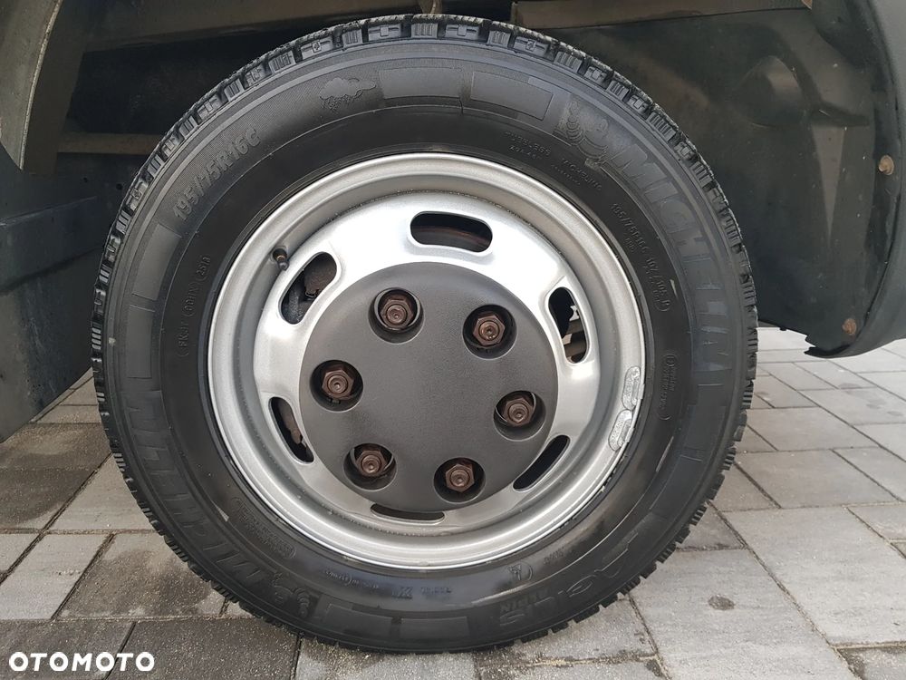 Iveco 35C15 Salon Polska, 7 osobowy + kontener - 15