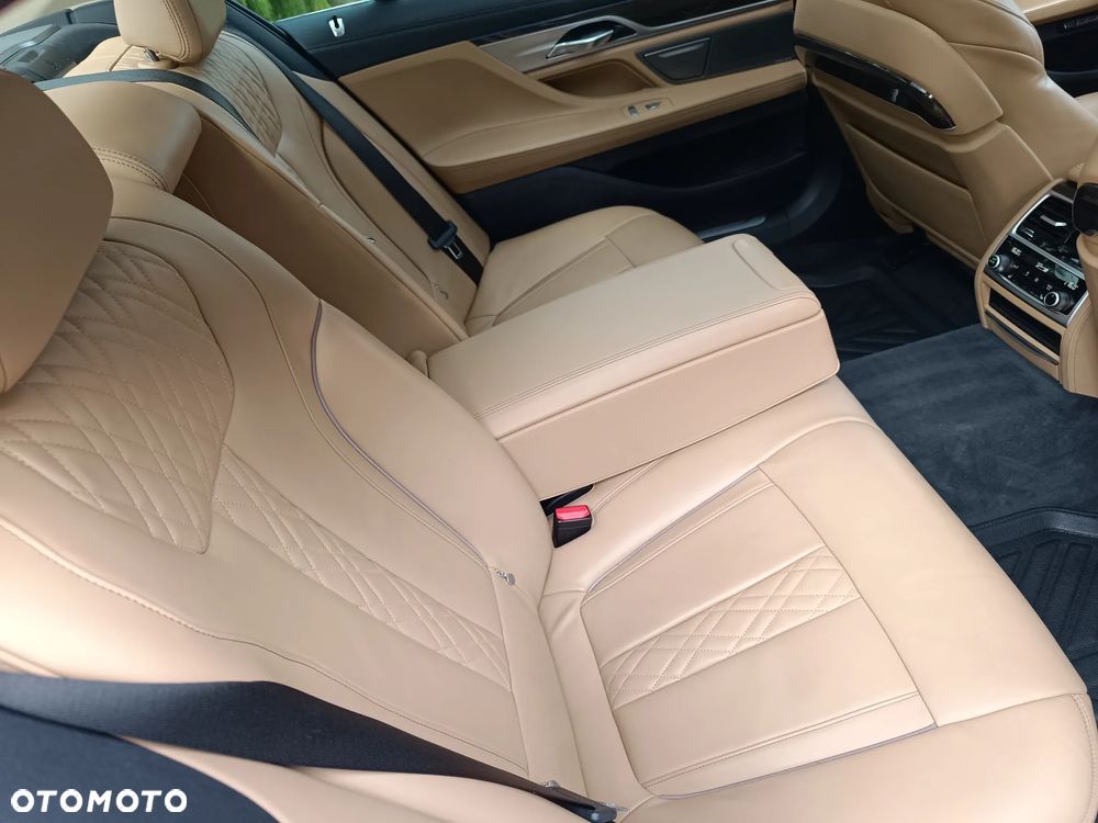 BMW Seria 7 - 8