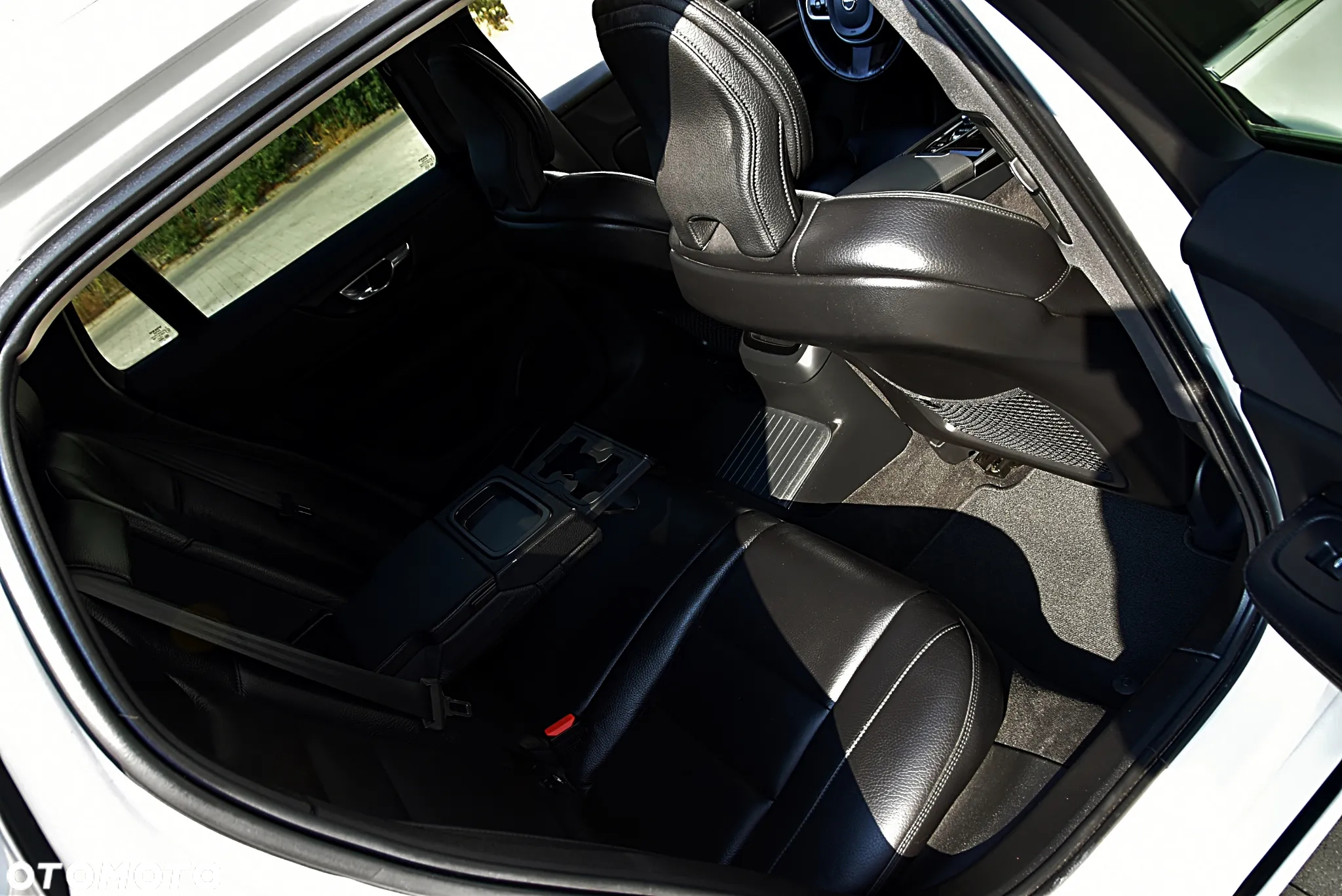 Volvo V60 T6 AWD Recharge Geartronic Inscription Expression - 24