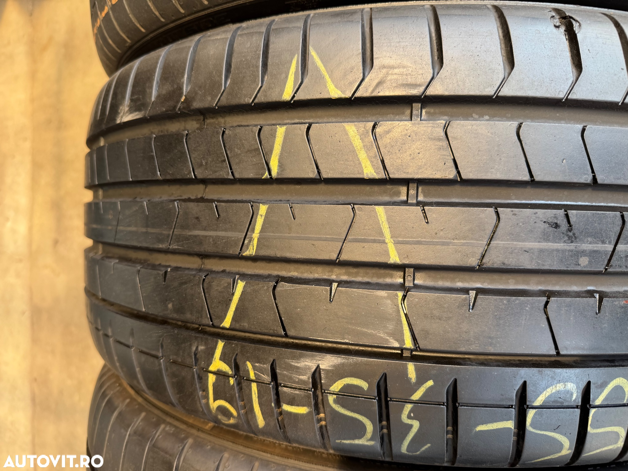 Vând set anvelope 225/40/19-255/35/19 Pirelli de vară cu runflat aproape noi - 5