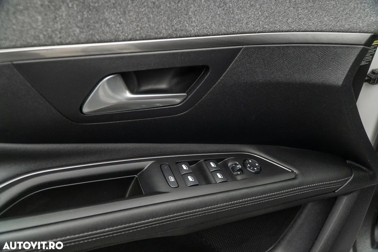 Peugeot 3008 1.2 PureTech S&S EAT8 Allure - 24