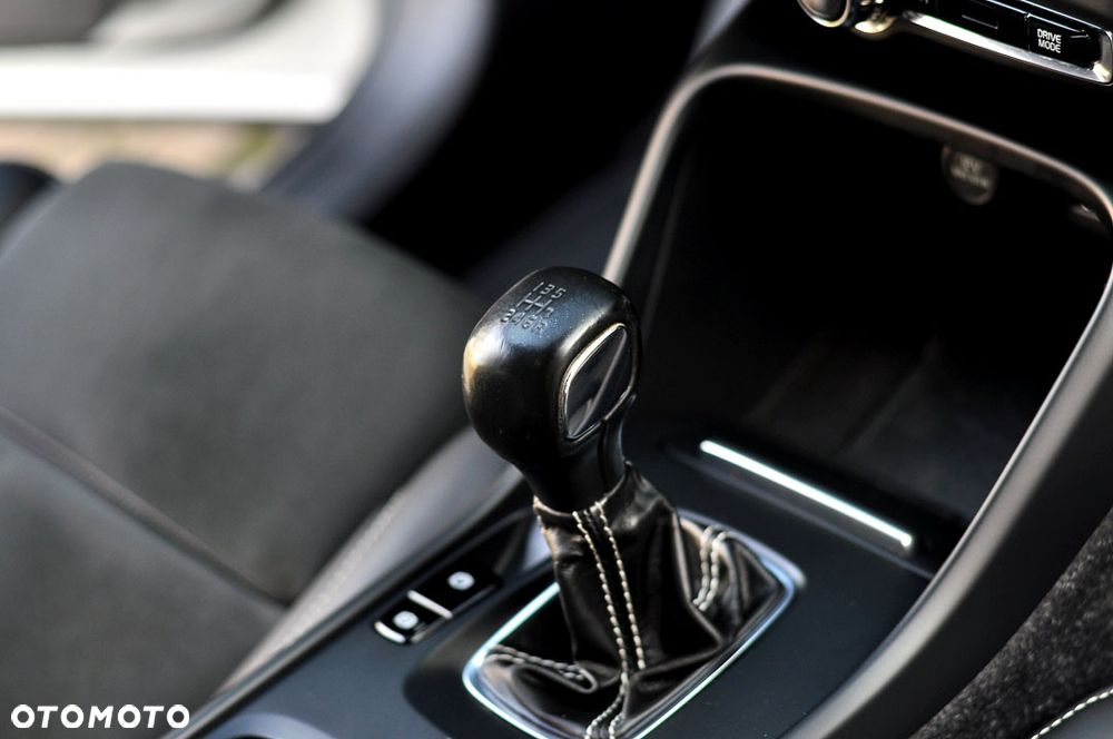 Volvo XC 40 T3 R-Design - 21