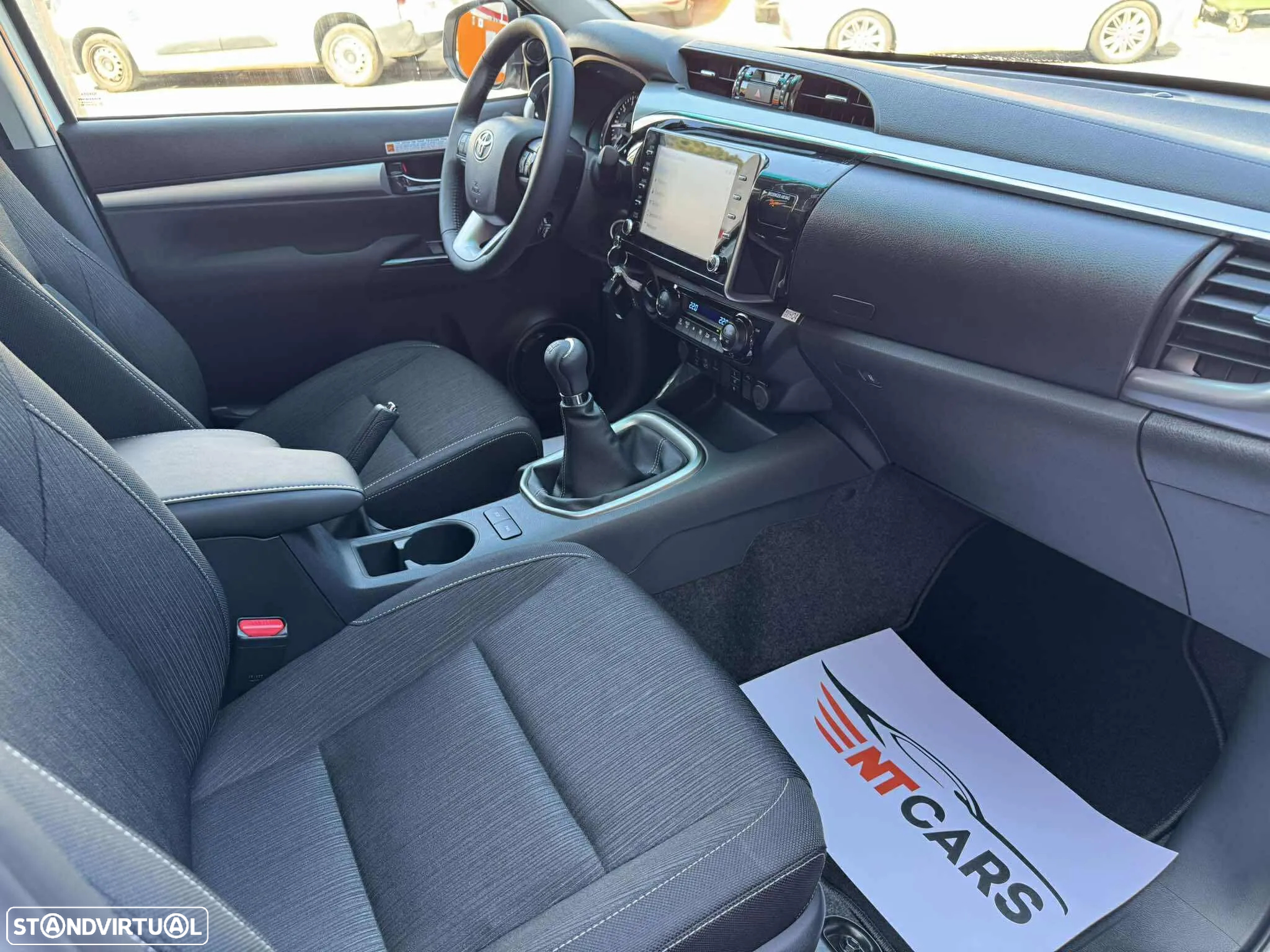 Toyota Hilux 2.4 D-4D 4WD Tracker - 24