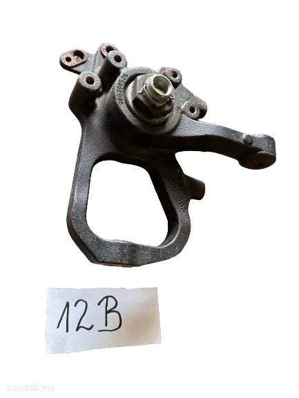 Zwrotnica przednia prawa do Can-Am Spyder – Używana - 1