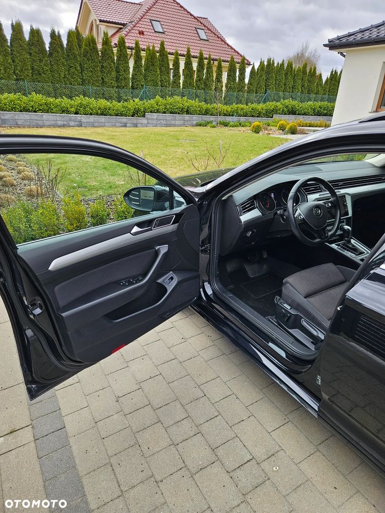 Volkswagen Passat 2.0 TDI SCR DSG Business - 9