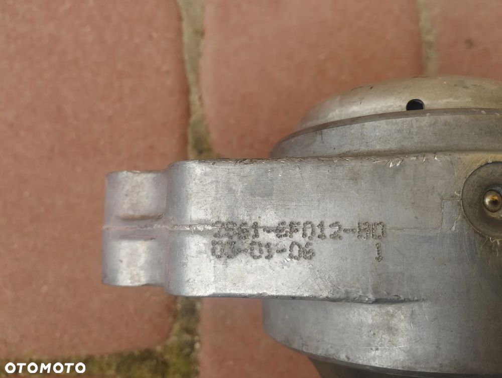 Poduszka silnika prawa Ford Fiesta Mk6 - 12