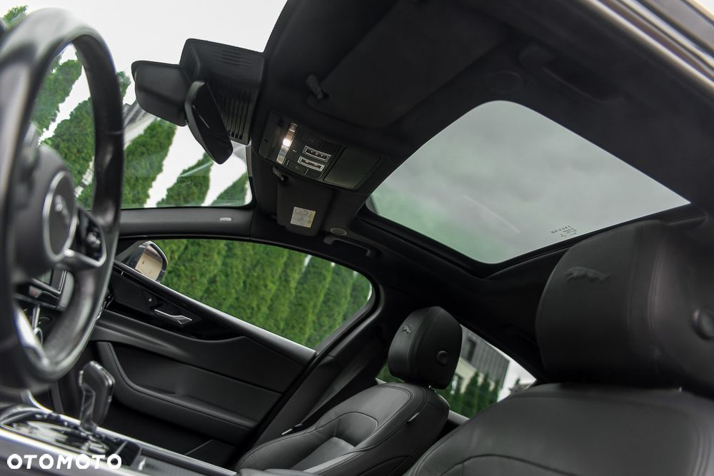 Jaguar XE 2.0 T Prestige - 26